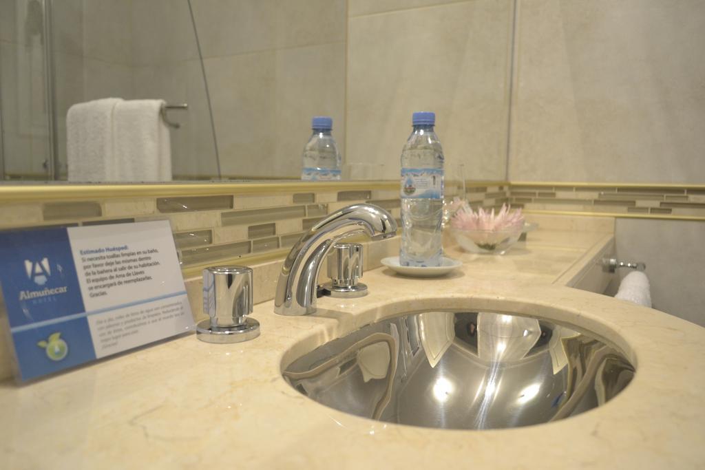 Almunecar Hotel Tartagal Bilik gambar